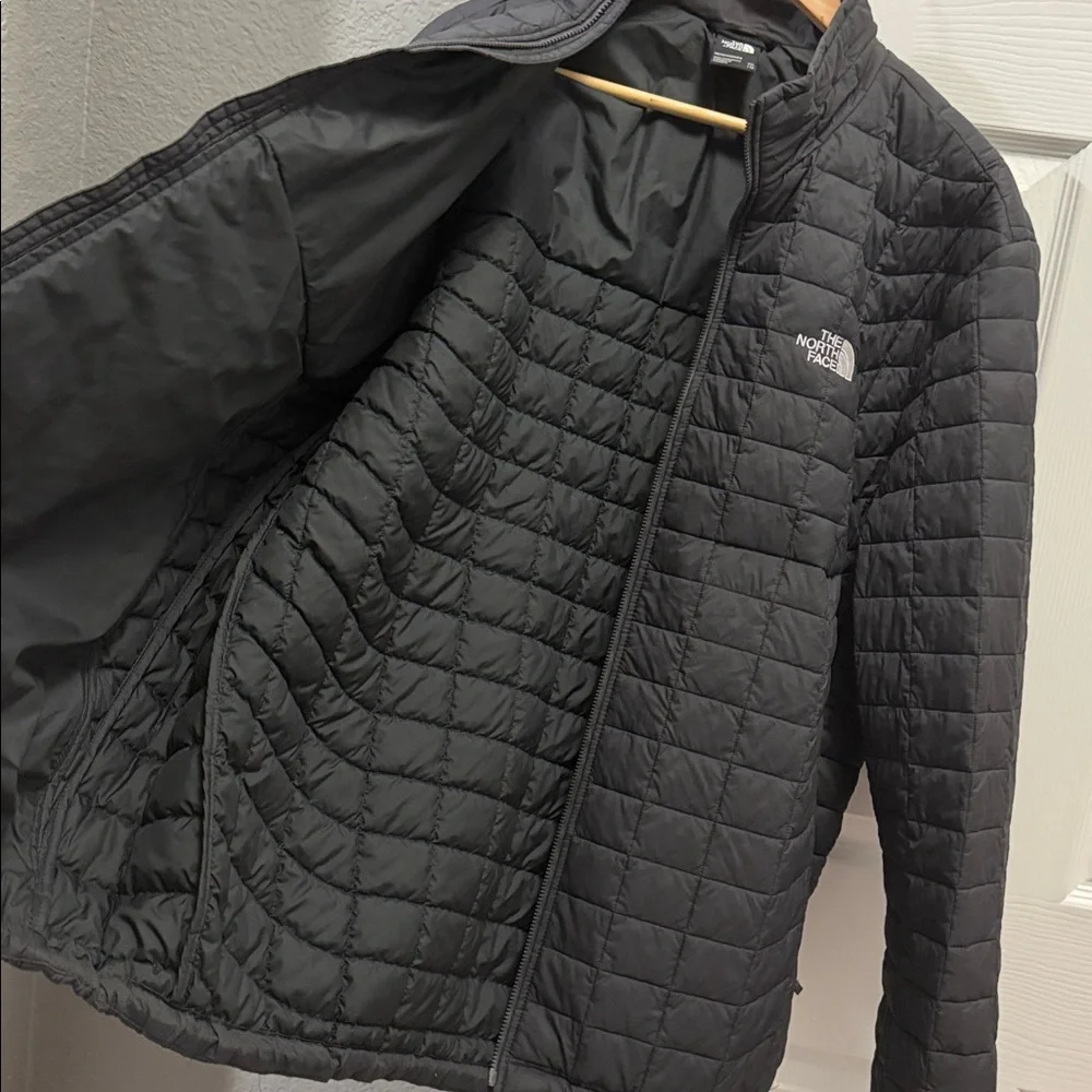 The north face black jacket men’s XXL Thermoball eco